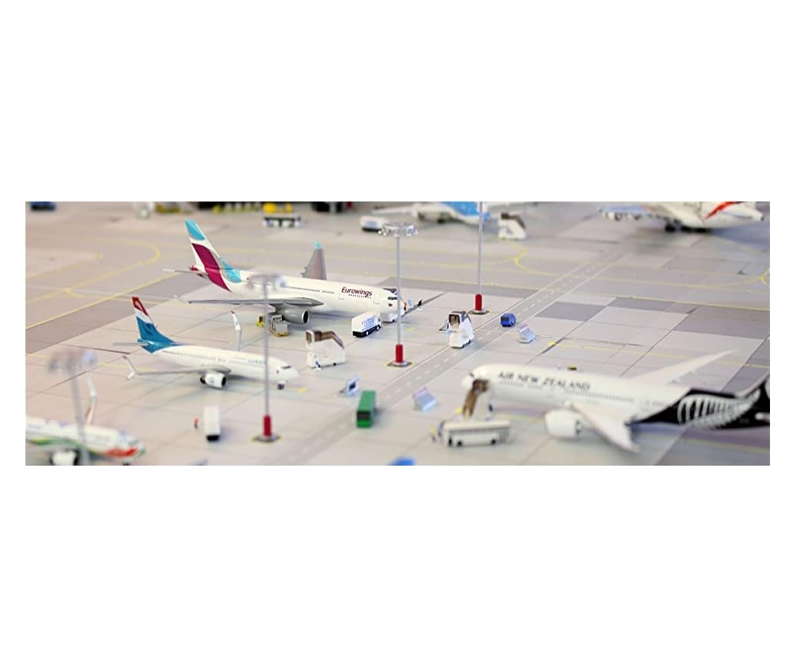 Odlewane zabawki samolotowe skala 47CM modele samolotów dla A320 NEO Macau samolot LED Light i koło podwozie zebrany model samolotu W do zbierania i wyświetlania (z lampą)