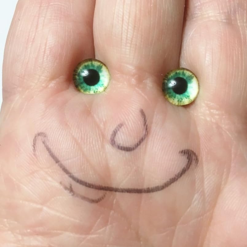 M01587 MOREZMORE 2pc Glass Eyes Iris 8mm Green Stars Flat Back for Puppet or Doll or Needle Felted Animal