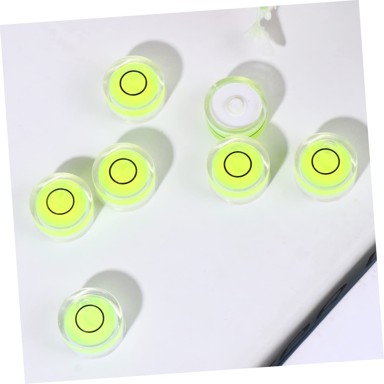 Uonlytech Lot de 2 Niveaux à Bulle Circulaires Universels en Plastique Diamètre 15 X 8 Mm Vert pour Précision 16 Pièces