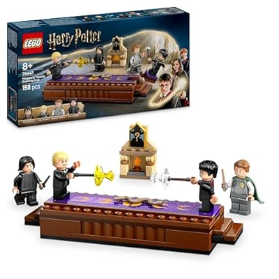 LEGO Harry Potter Schloss Hogwarts: Duellierclub Bauset mit 4 Minifiguren inkl. Draco Malfoy Gilderoy Lockhart & Severus Snape Set mit Funktion zum Umstürzen für Jungen & Mädchen ab 8 Jahren 76441