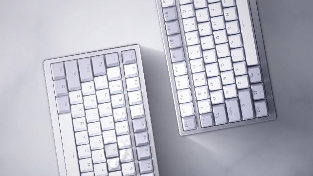 ASUS ROG Azoth X - Clavier Gaming Mécanique Sans Fil 75% AZERTY - Switchs NX V2 Remplaçables, écran OLED, RGB, Bluetooth/2.4GHz - Blanc Avec Repose-poignets