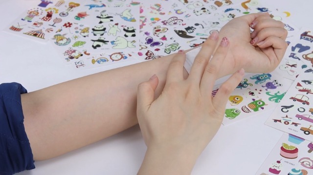 CAYUDEN 42 Hojas De Tatuajes Temporales Fluorescentes Para Niños – Unicornios, Dinosaurios, Sirenas Y Más, Brillo En La Oscuridad