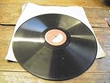  Yvonne Printemps : orchestre dirigé par Raoul Labis pot pourri d\'Alain Gerbault - disque gramophone n° W1175 à signaler 1 rayure circuliare sur une face Tous nos disques sont vendus en leur état d\'usage - à nettoyer - et ne seront pas repris. Merci
