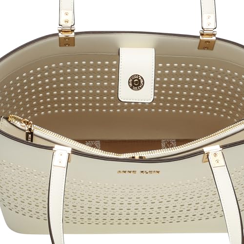 Bolso tote perforado Anne Klein con estuche de paja miniatura 3