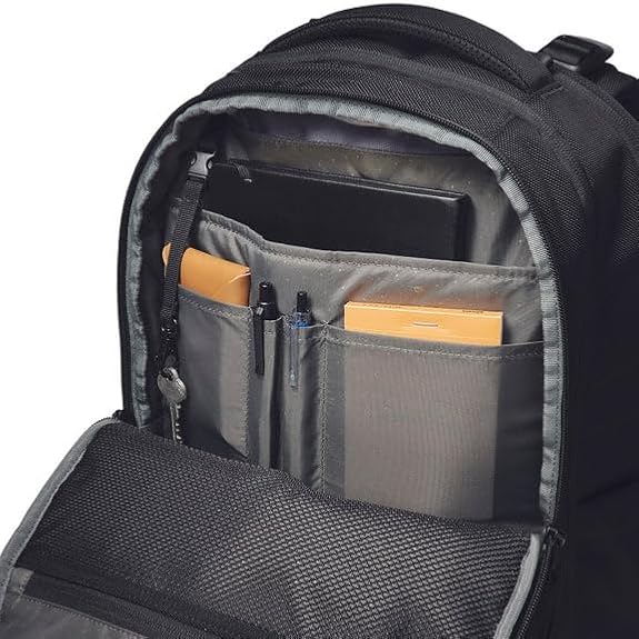 Incase Tracks Backpack 25L-Black
