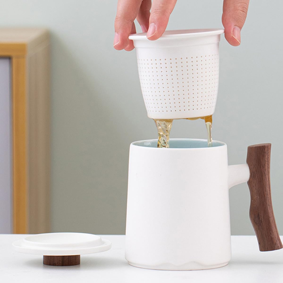 Operitacx Mug Céramique avec Infuseur et Poignée Bois Tasse à Thé Filtrante Élégante pour Maison Bureau et Restaurant Réutilisable et Résistante