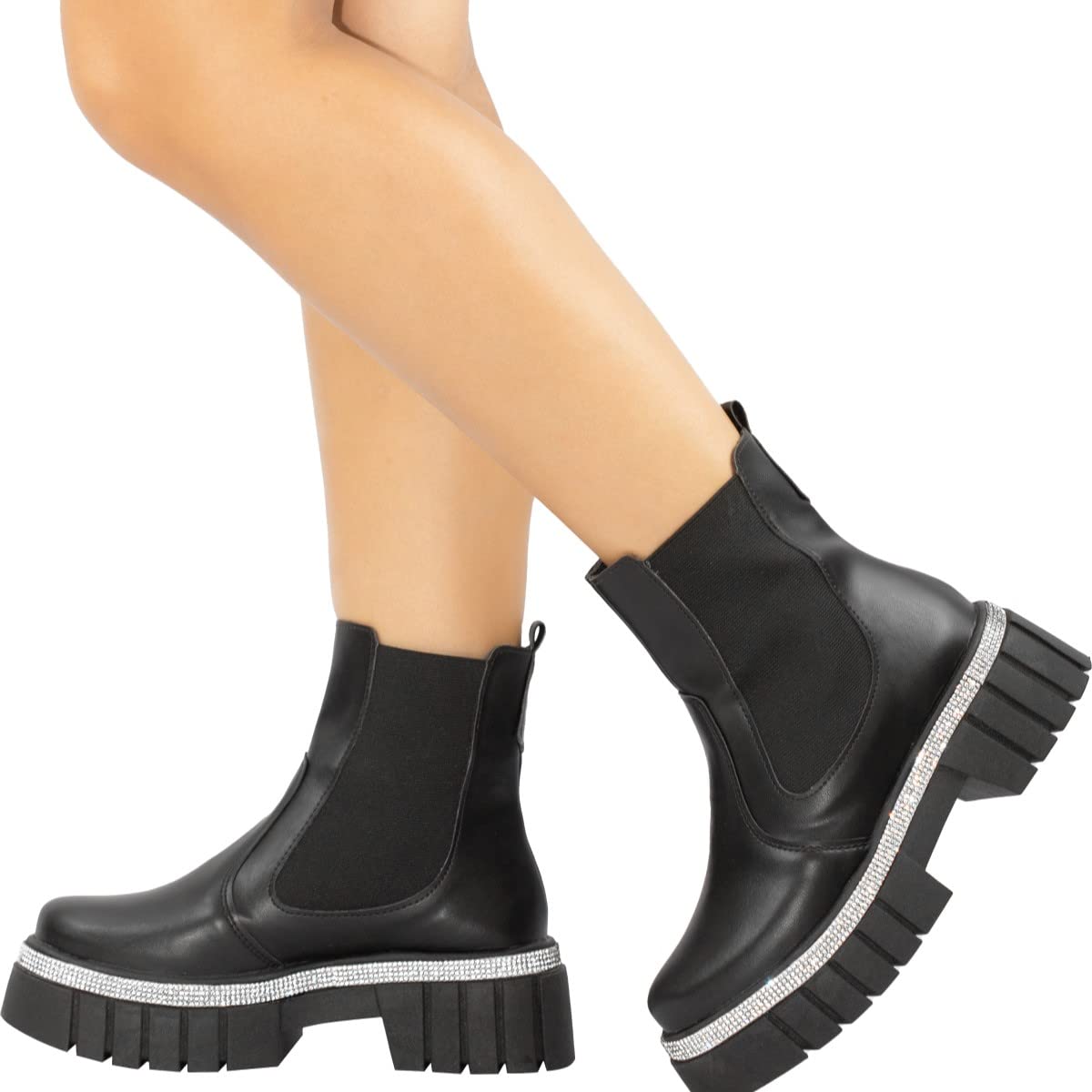 Bota Chelsea Feminina Coturno Tratorado Strass Plataforma em promoção! Veja a oferta e mais achadinhos de Botas 4 Hoje é o melhor dia para comprar Bota Chelsea Feminina Coturno Tratorado Strass Plataforma com aquele preço maroto! Promoção! Aproveite a oferta! 4