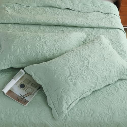 Image of EVENHUG Quilt Set King Size Soft Lightweight Sage Green Bedspreads with 2 Pillow Shams Reversible Bedding Coverlets for All Seasons 3 Piece (106 inchx96 inch)