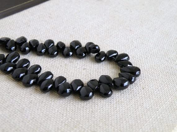 Spinelle noire perles lisses en forme de poire pour fabriquer un cadeau unique