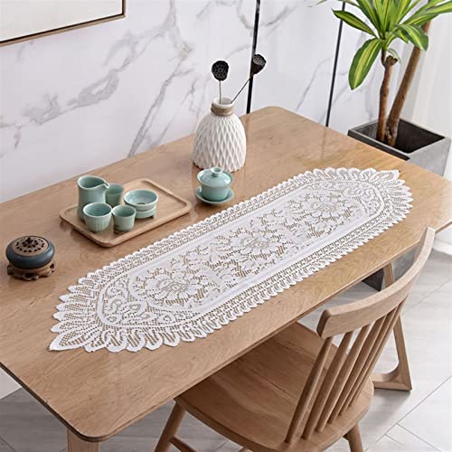 Chemin de table lin et dentelle style vintage avec pompons pour commode raffinée
