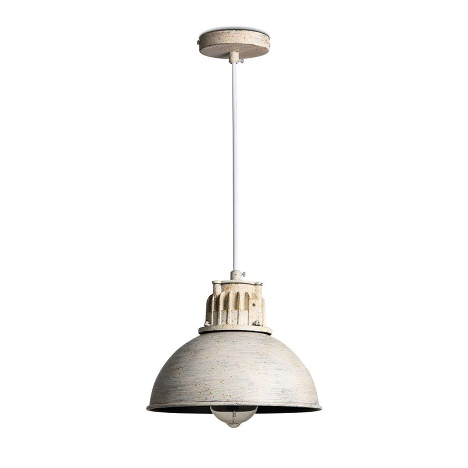 Lustres en fer vintage pour illuminer une table à manger conviviale