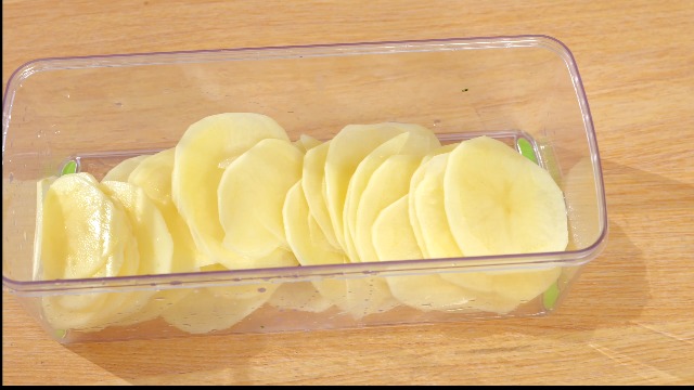 Vegetable Chopper, Pro Onion Chopper, Multifunctional 13 in 1 Food Chopper, Kitchen Vegetable Slicer Dicer Cutter,Veggie Chopper With 8 Blades,Carrot and Garlic Chopper With Container