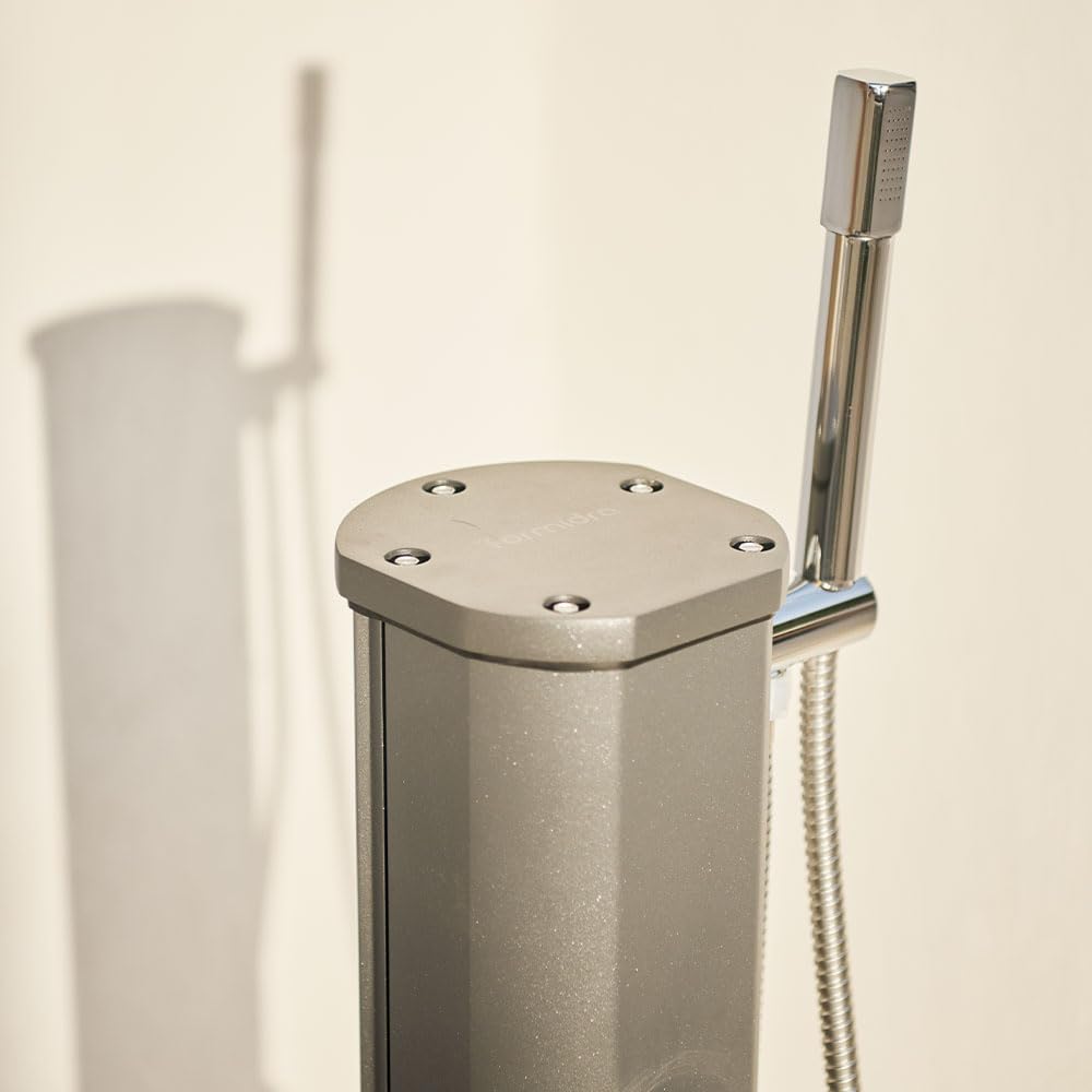 Formidra - Douche Solaire Jolly Go 20L - DS-JG141NO - Douche Solaire Extérieure en Aluminium avec Douchette Amovible, Mitigeur et Rince Pieds - Compacte et Élégante - Anthracite - 24x26x120cm