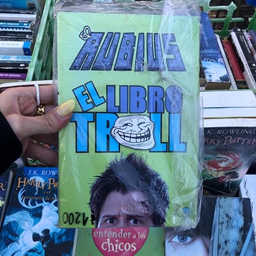 el rubius y un libro escrito a mano
