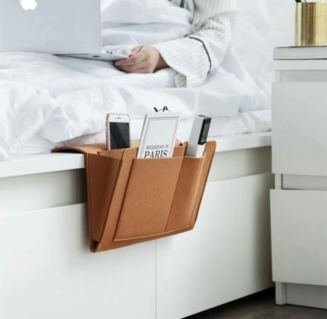 Bolsillo Cama, Organizador de Cabecera Bolsillo Organizador para Colgar en la Cama de Fieltro para Libros, Revistas, iPad, Celular, Control Remoto Grau (Marrón)
