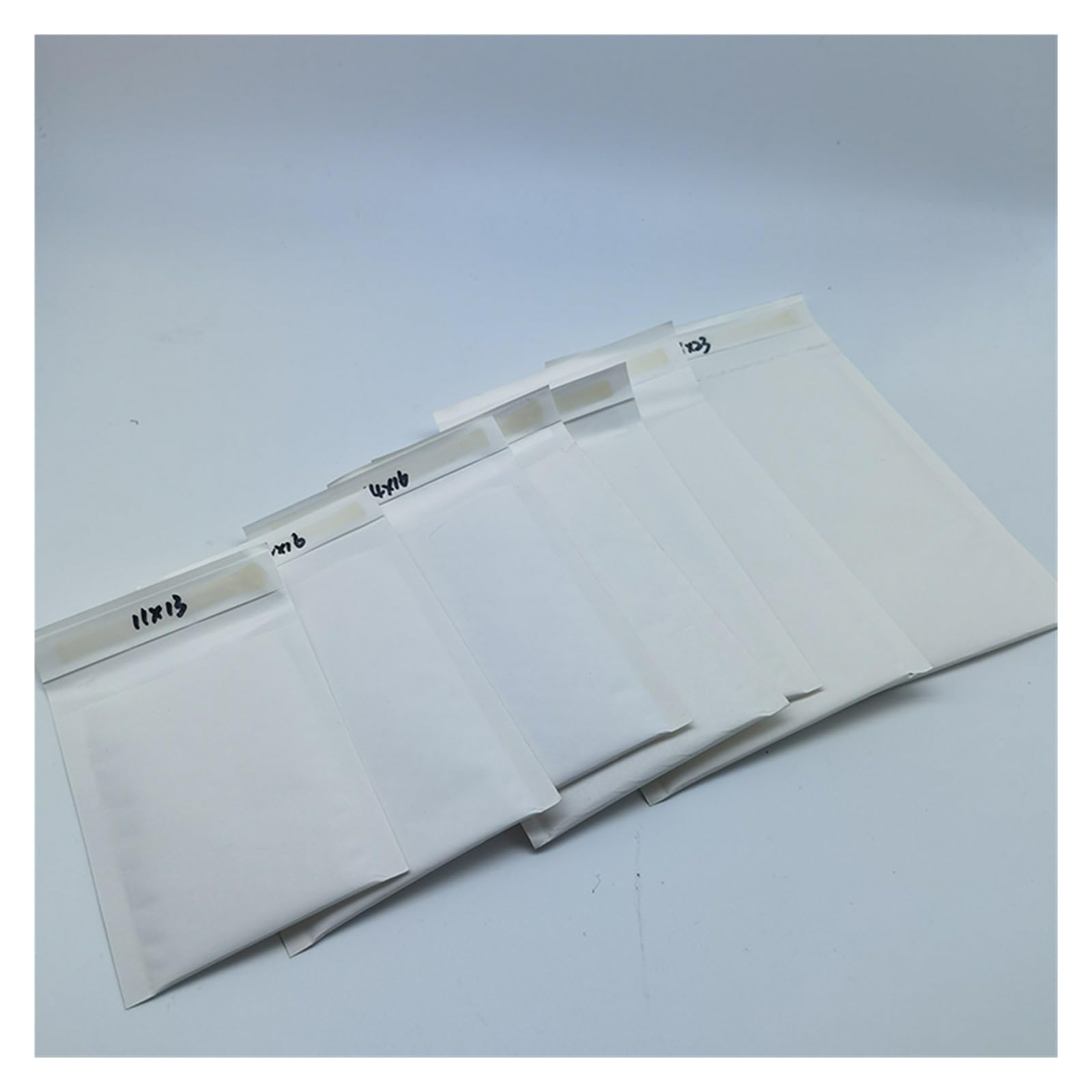 Koperty bąbelkowe, folia bąbelkowa, biały papier pakowy, bąbelki, 100 szt. kopert wyściełanych kopert do mobilnych toreb wysyłkowych, opakowanie (14 cm x 16 cm, 100 szt.)