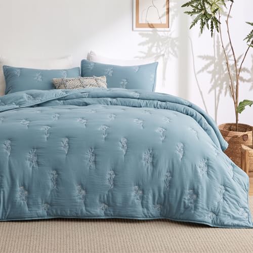 Image of Bedsure Cloud Quilt Queen Size, Botanical Floral Quilt for Modern Farmhouse Bedding, Super Soft Bedspread Queen Size, Blue Lightweight Comforter 90x96 Inch