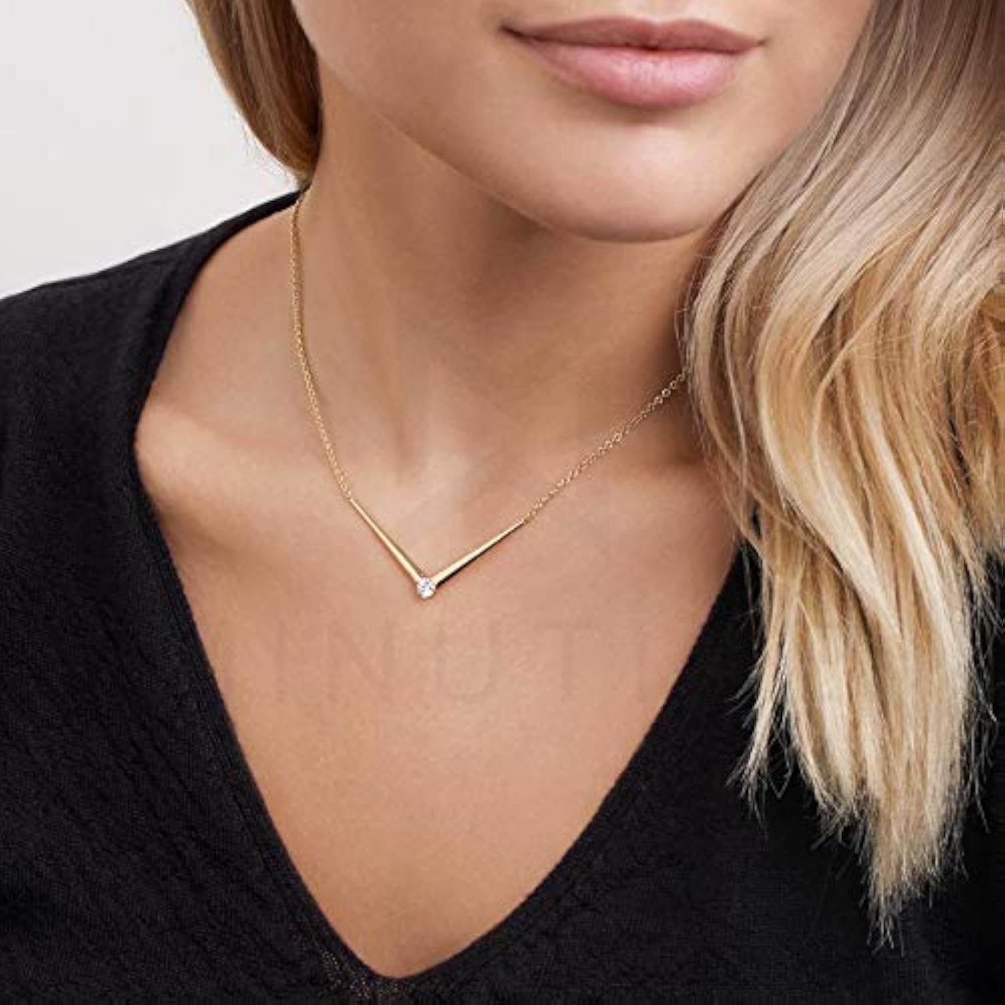 Women's Single Diamond Pendant Necklace with Extendable Chain
