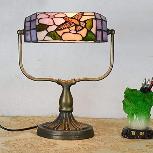 Lampe de chevet en vitrail pour créer une ambiance douce dans la chambre
