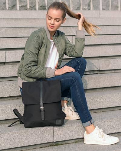 Johnny Urban Rucksack Damen - Mia - Schlanke Tasche mit Laptopfach - Aus Recyceltem PET - 7L - Wasserabweisend - Rot Braun