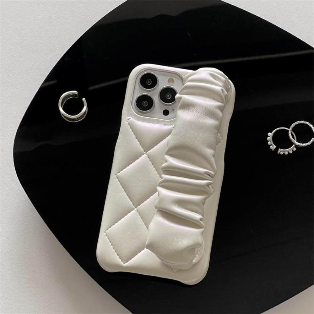 Coque dragonne iPhone 13 Pro Max aspect cuir matelassé et support vidéo