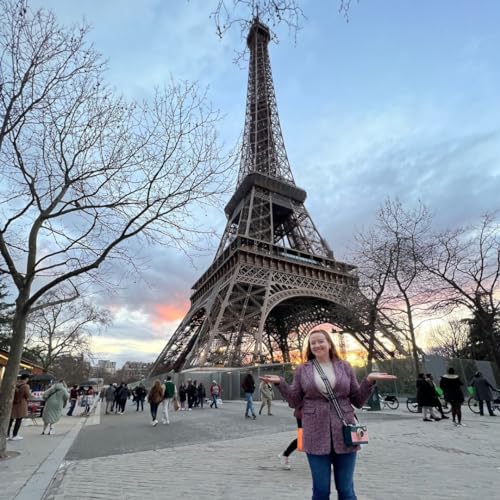 Travel Tales #17: Paris Trip Day 2 - A Thrilling Adventure Conquering the Eiffel Tower in Paris Podcast Por arte de portada