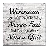 Photo Gallery winners are not people who never fail - targa in legno personalizzata, in legno bianco, per scatola dei giocattoli in vinile, per la prima memoria, 30 x 30 cm Photo Gallery winners are not people who never fail - targa in legno personalizzata, in legno bianco, per scatola dei giocattoli in vinile, per la prima memoria, 30 x 30 cm