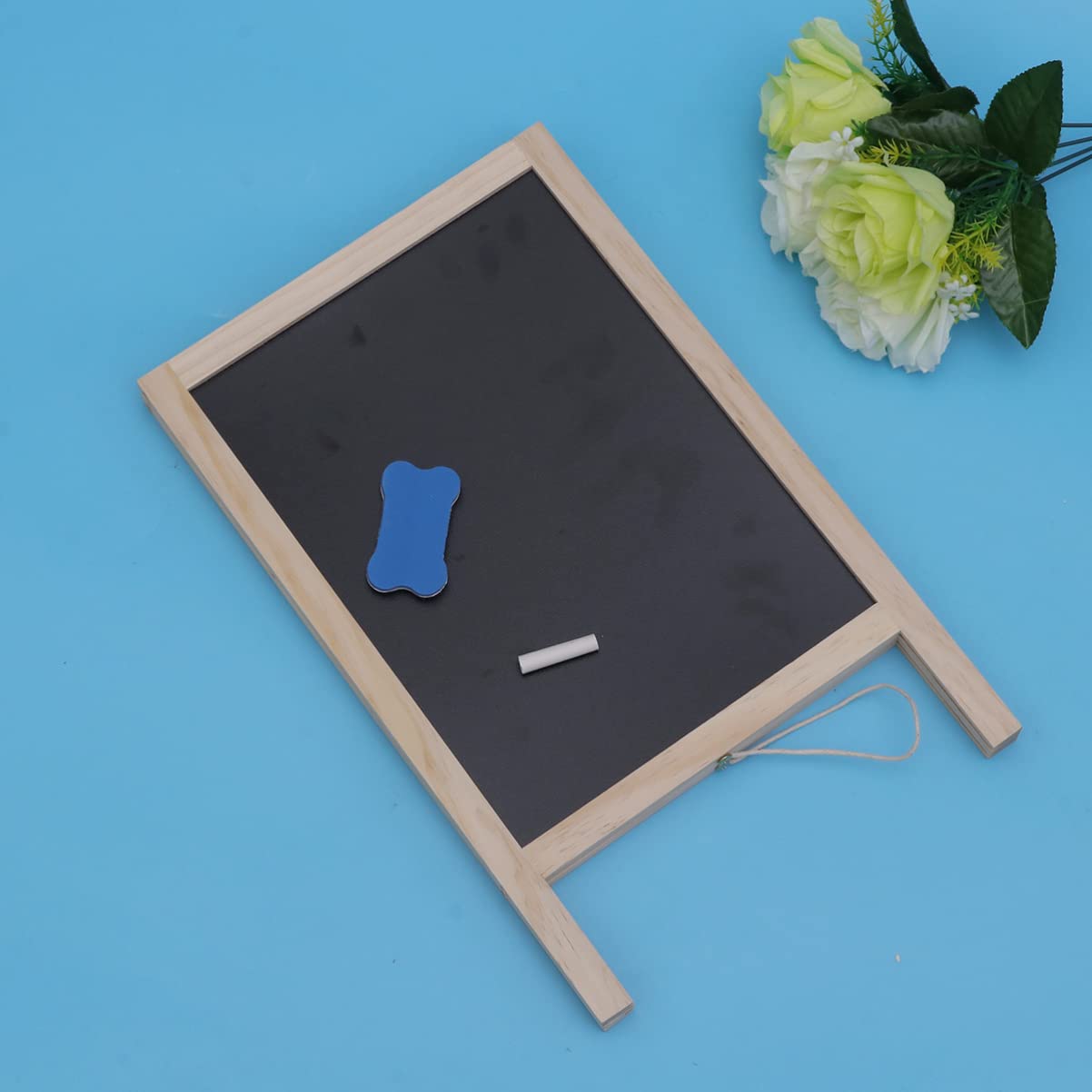 Chevalet Ardoise Double Face en Bois 25x40 Cm pour Garçon et Filles, Support Trépied Pratique, pour Marquage sur Comptoir de Bar Couleur Aléatoire