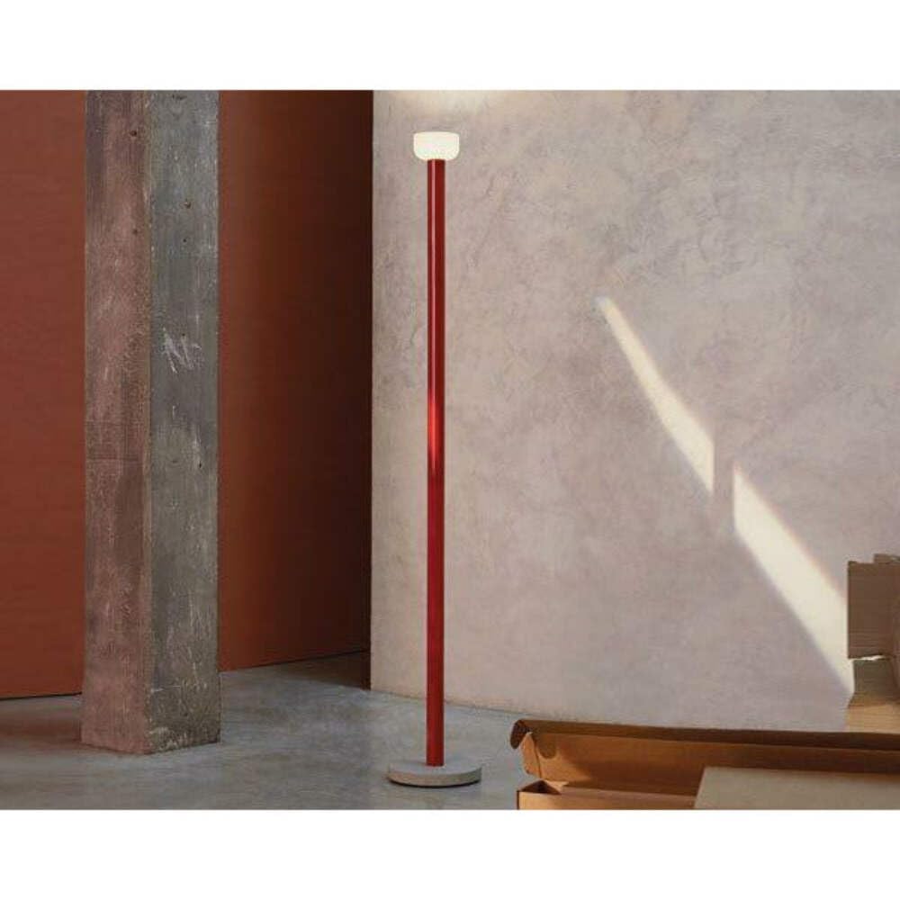 FLOS Bellhop Floor Lampada da pavimento H.178 a luce indiretta con base in cemento vetro bianco lucido e alluminio Rosso mattone
