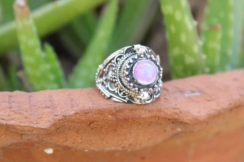 Pink Moonstone Poison Box Ring, Round Stone Ring, Self-Love Ring, Antique Poison Ring, Poisoner Ring, Pillbox Ring, June Birthstone Ring, Openable Ring, Small Box Ring, Pink Rainbow Moonstone Jewelry
