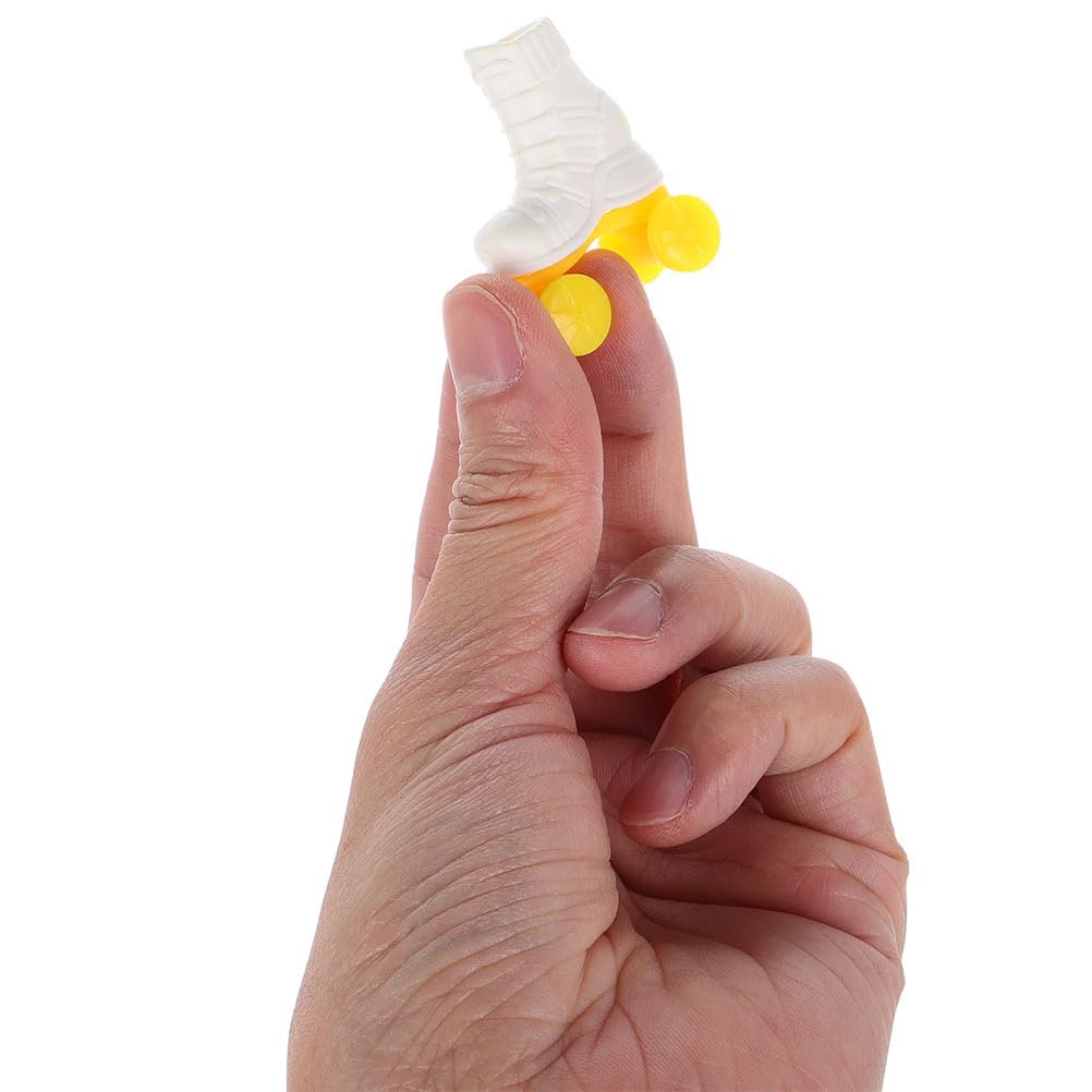HEMOTON 4paia Pattini a rotelle in miniatura Per Bambole Pattini Di Plastica Decorazione Scarpe Piccole Bambole Pattini