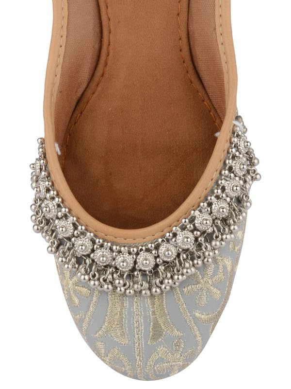 Image of Flat Footwear /Mojari /Punjabi Jutti /Bellies for Women - Embroidered Gungroo