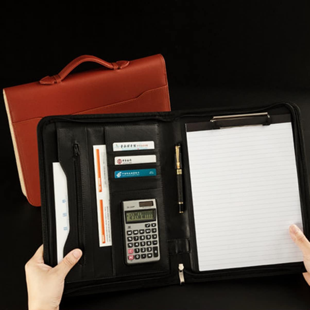 Cartella per Documenti in Pelle A4, Portafoglio Padfolio con Manico Nascosto, Tasca portaoggetti con Cerniera, quaderno Rimovibile a 4 Anelli per Biglietti, passaporti e Carte