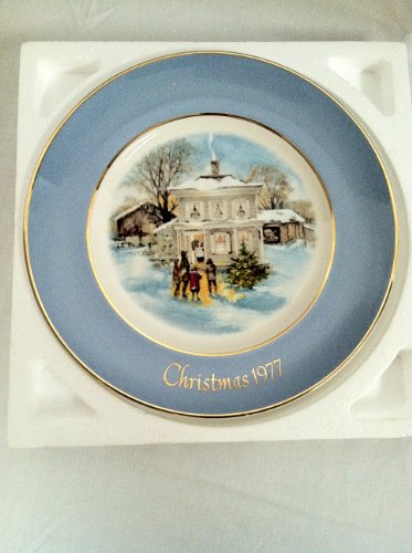 Christmas 1977 Carollers in the Snow Decorative Plate