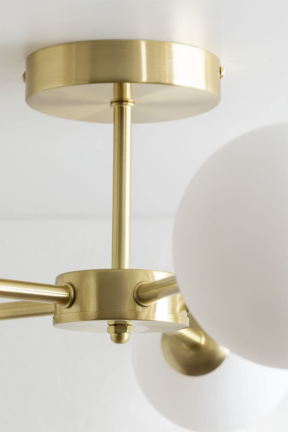 SKLUM Żelazna lampa sufitowa Castefi z 5 szklanymi kulami