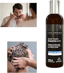 Black Touch Shampoo 3x1 250ml Shampoo, condicionador e tonalizante escurecedor para cabelos e barba. A linha Vita Hominis é a linha masculina da Grandha para barba e cabelo. A verdadeira essência do homem, traduzida numa experiência elegante e sofisticada.