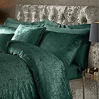 LUXURIOUS FINISH - Do you want a stylish and modern crushed velvet duvet cover set which lifts the room? Look no further, as these crushed velvet bedding / duvet sets are not only good-looking, but they also feel great and soft on your skin. SUPERIOR...