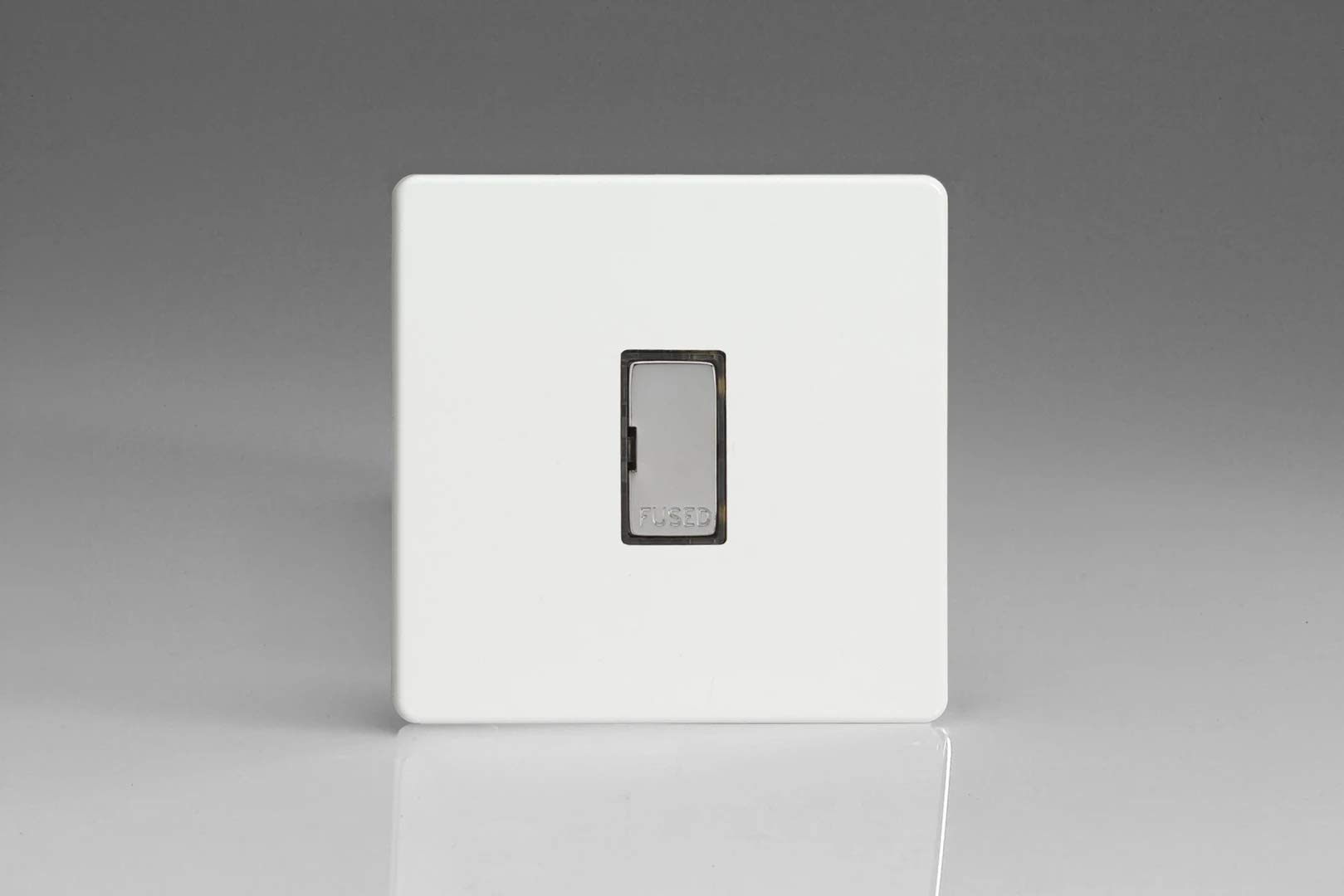 Fused Spur White Screwless Premium + Chrome Insert Varilight XDQ6UDS