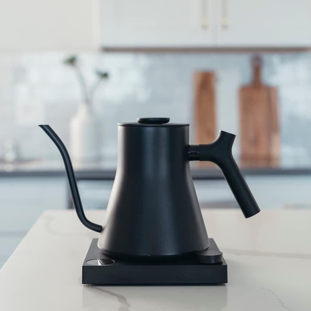 Bollitore elettrico a collo di cigno Fellow Stagg EKG Pro - Caffè pour over e tè, Riscaldamento rapido, Regolazione precisa della temperatura, EU nero opaco