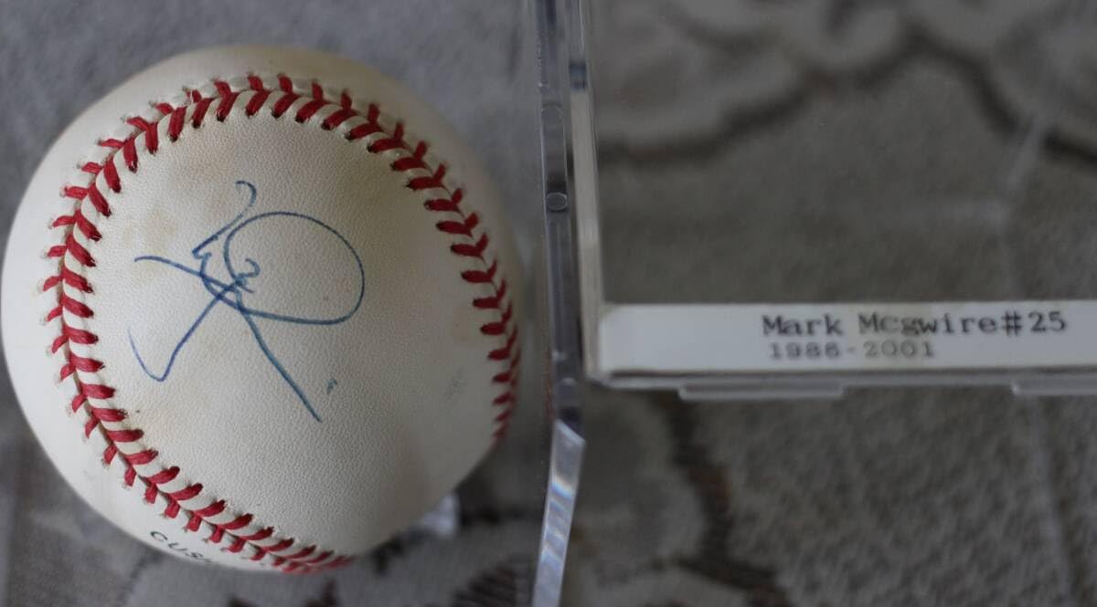 Amazon.co.jp: サインボール マークマグワイア Mark McGwire ケース付 