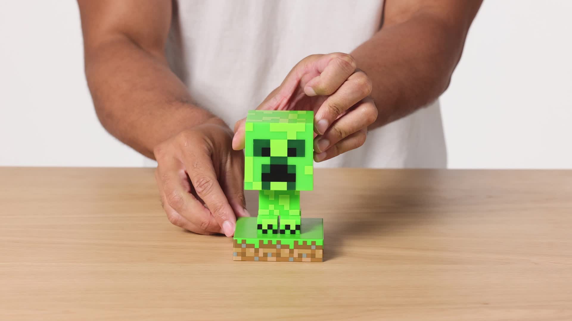 Lámpara Creeper Con Sonidos - Luz LED 3D, Batería Recargable, Decoración De Habitación Para Niños (9x9x11 Cm)