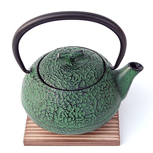 【 南部鉄器 急須 メロン紋様】 0.5L サイズ:145×115×高さ140mm 重量:840g ・写真の台座は在庫切れの為に付属出来ません。