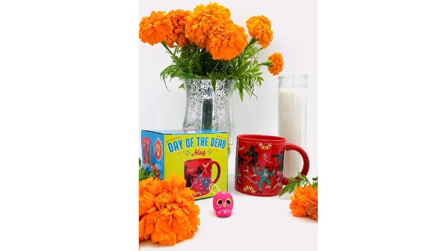 Amazon.com | The Unemployed Philosophers Guild Day of the Dead Heat  Transforming Mug - Hot Coffee Turns Shadows to Skeletons for Da de  Muertos, Comes in Box, 12oz: Coffee Cups & Mugs