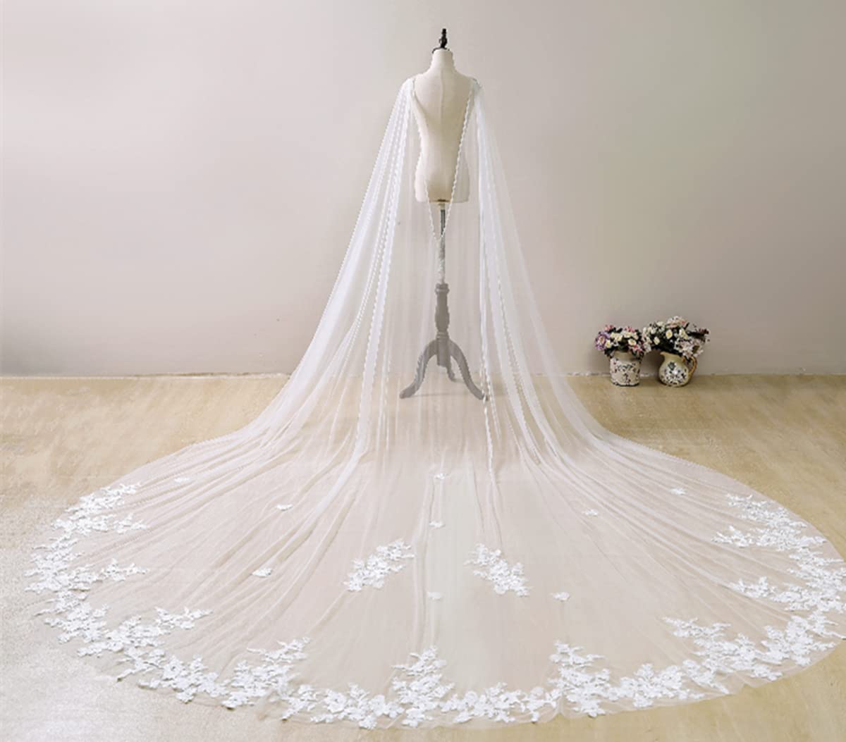 Velo de novia hecho a mano largo de 350cm con apliques de encaje de hombro