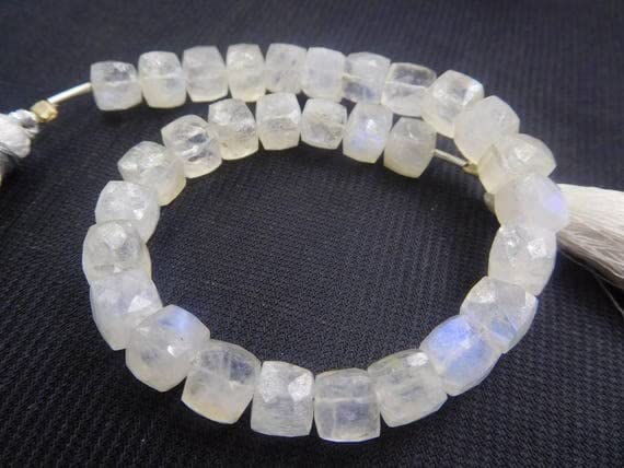 Pierre de lune naturelle cubique facettée LKBEADS de 6-8 mm avec reflets bleus