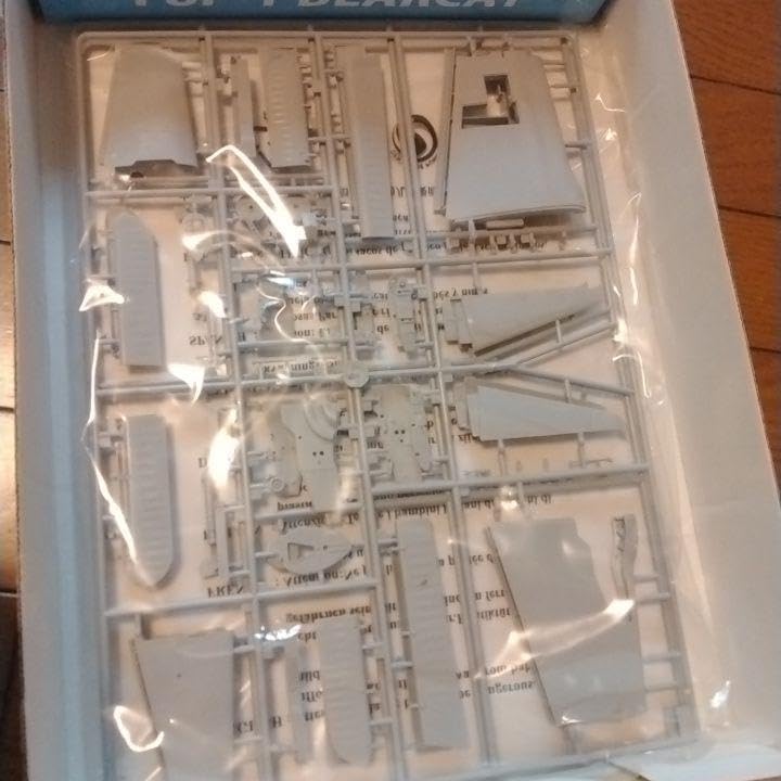 モノクロームプラモデル　1/32 グラマンF8F-1 ベアキャット モノクロームプラモデル 1/32 グラマンF8F-1 ベアキャット