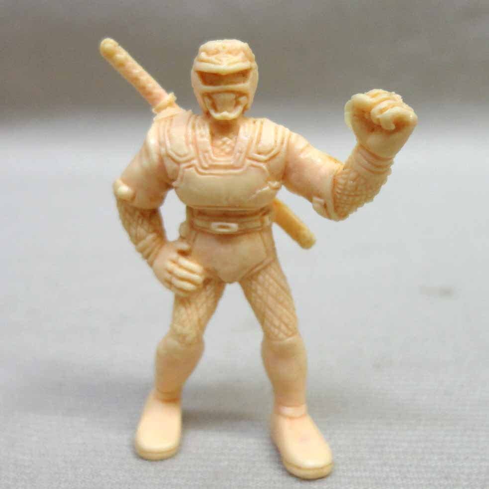 Amazon.co.jp: 消しゴム 世界忍者戦ジライヤ 3体セット 当時物  