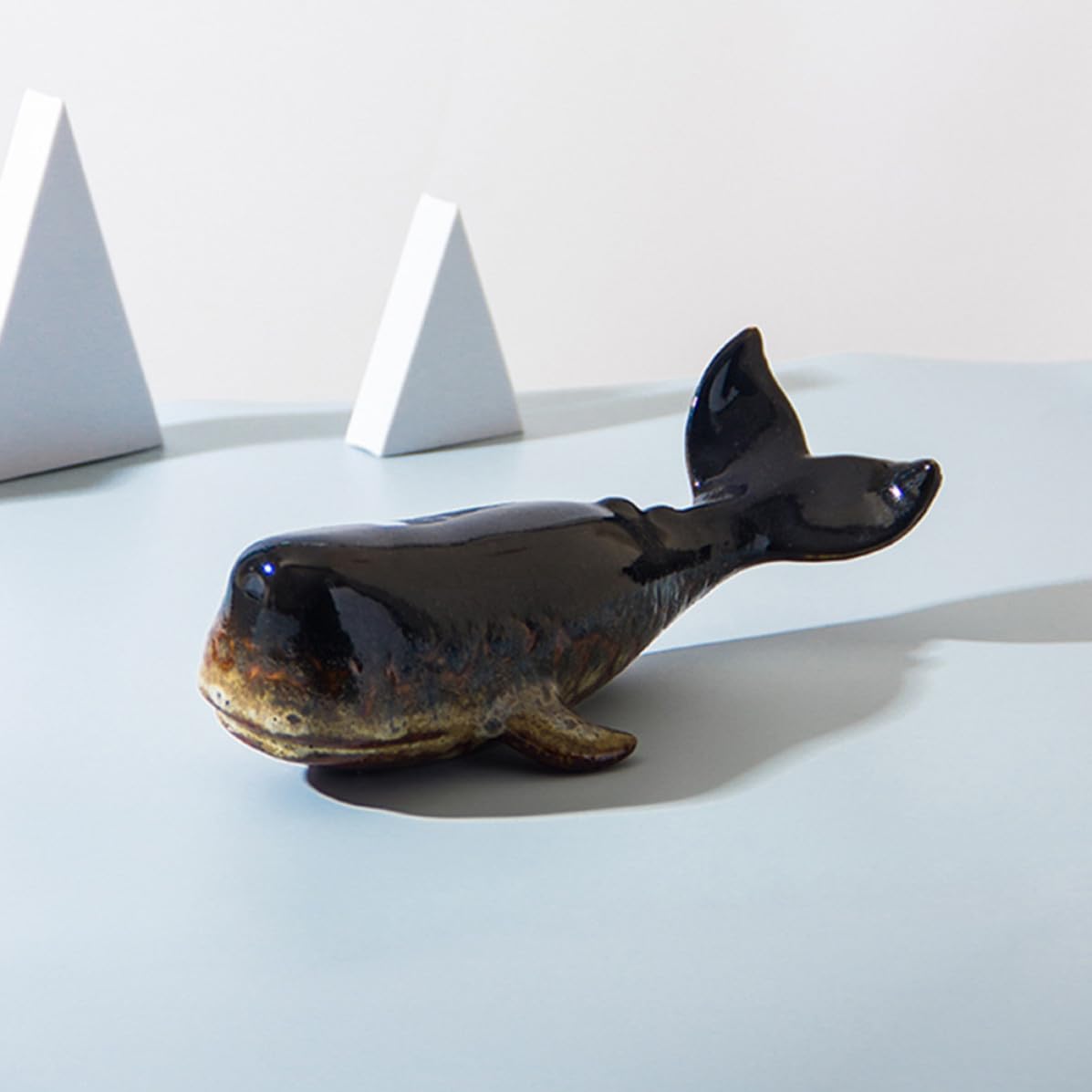 Statuetta Balena Decorativa Nera in Ceramica, 1 Pezzo | Design Creativo Simulato, Superficie Liscia, Posa Stabile per Arredo Casa e Mobili