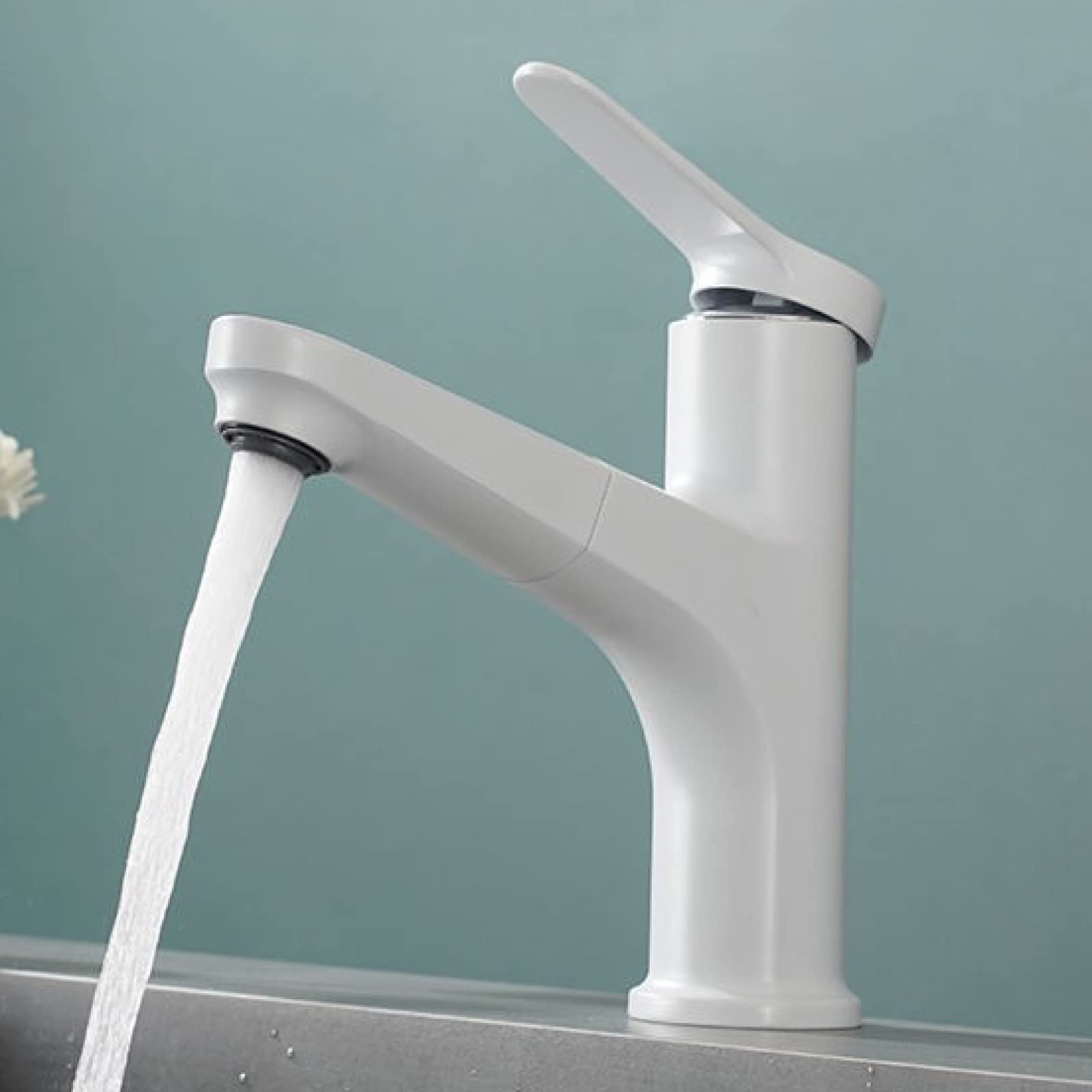 Robinet de lavabo blanc à bec rotatif idéal pour faciliter la routine matinale des enfants