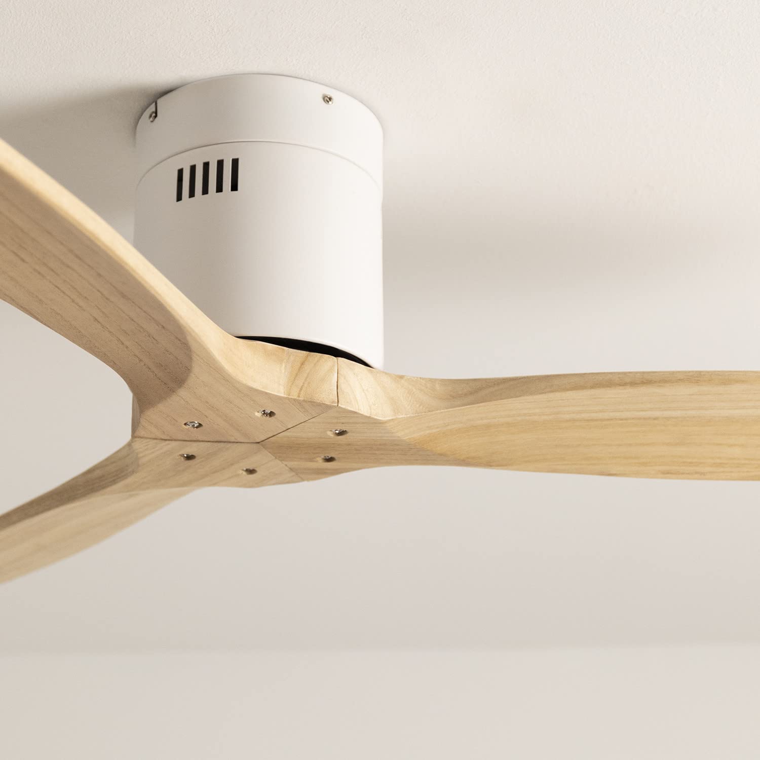 CREATE / WINDCALM M/Ventilateur de plafond ABS avec télécommande et contrôleur mural blanc pales effet bois clair / 40W, Silencieux, Ø132 cm, 6 vitesses, minuterie, fonction été hiver